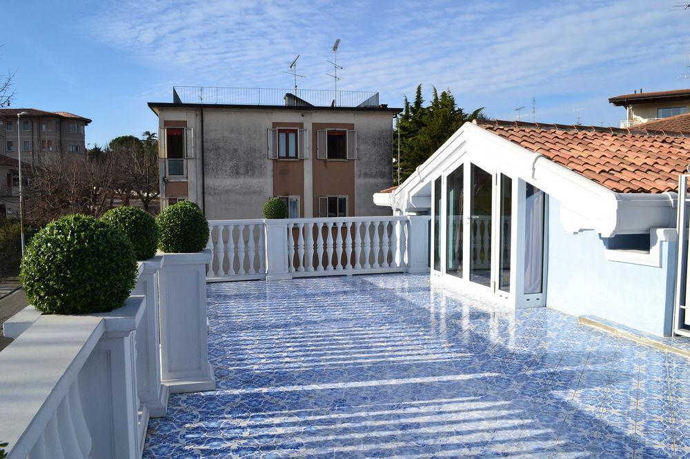 Della Mimosa 3*